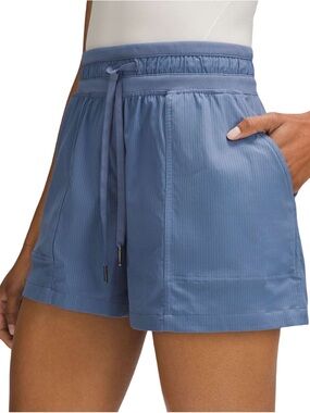 lululemon athletica dance studio, high-rise short 3.5” in color oasis blue
